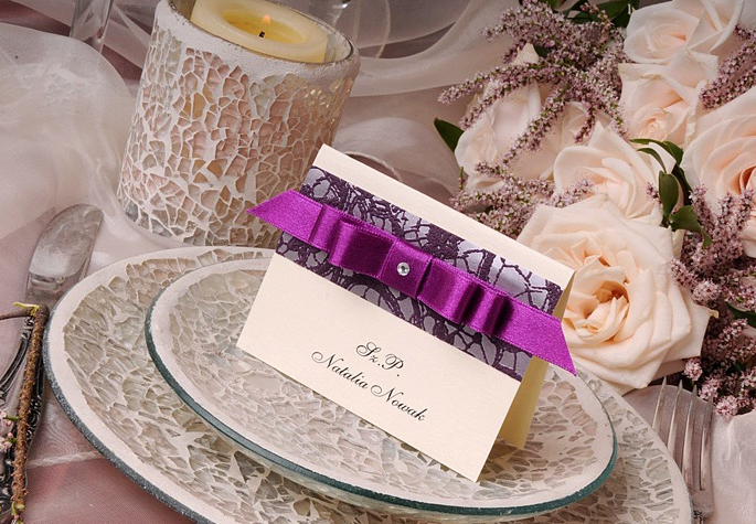 bow, escort cards, crystal and table cards