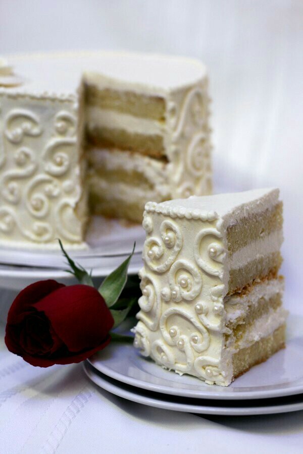 lovely sweets, cakes, wedding arrangements and red rose