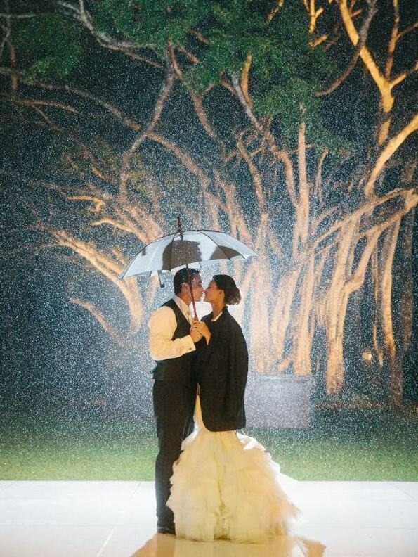 rainy wedding day, rainy wedding day ideas, rainy wedding day photos and wedding day rain boots