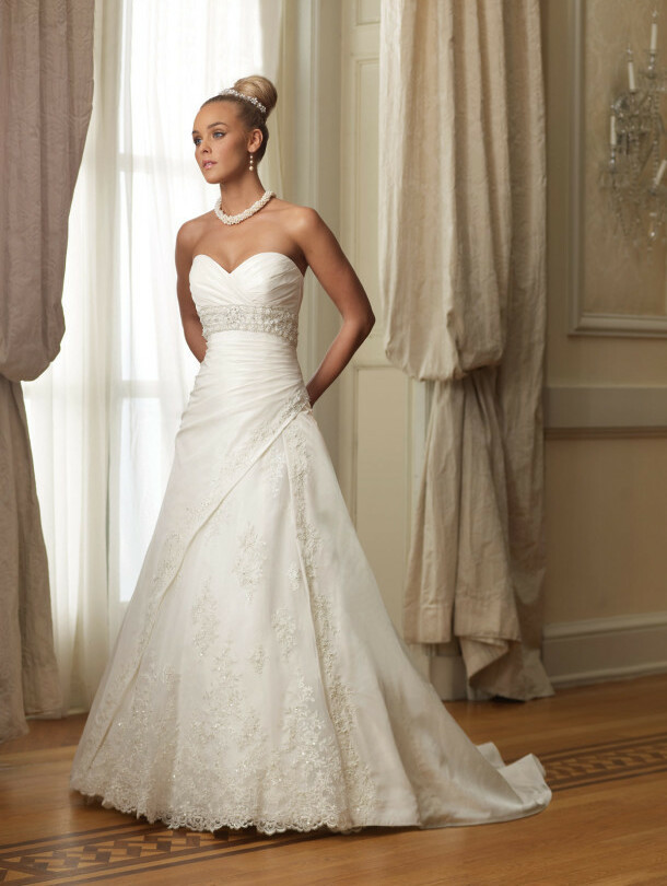 wedding dress and sweetheart