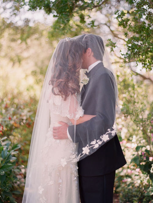 wedding couple, amazing veils, wedding photo idea and couple