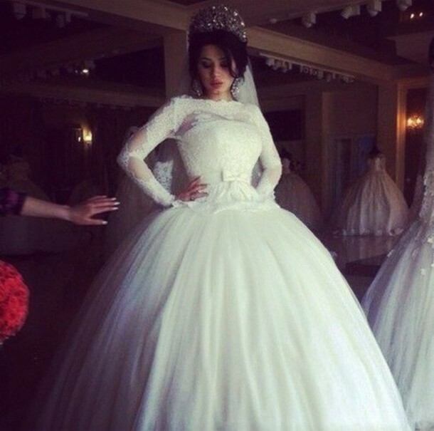 dress, crown and like a queen