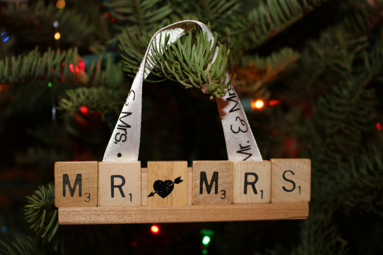 wedding reception, hiding place boutique, scrabble cake toppers and cake bunting