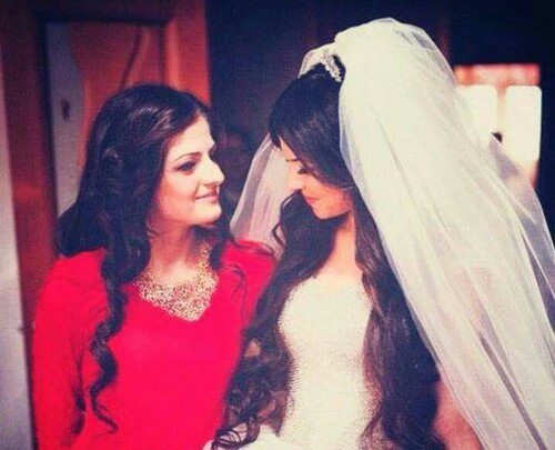 wedding day, friends and azerbaijan girl