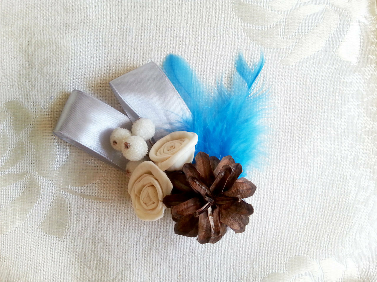 winterwedding, frozenwedding, pinecone and wintercorsage