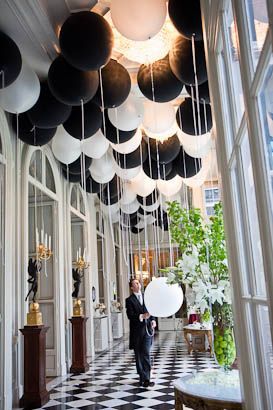 balloons, black and white and black balloons