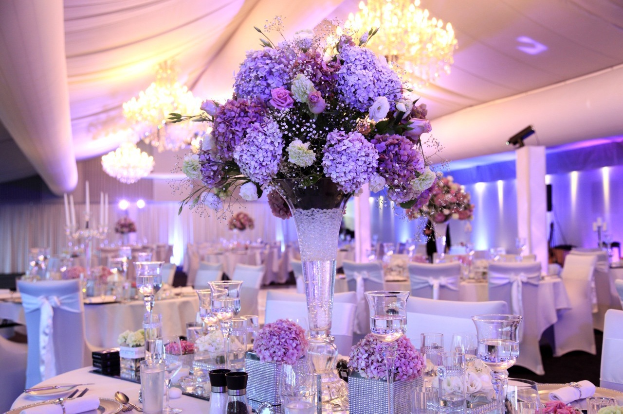 decorations, glasses, candles and decos