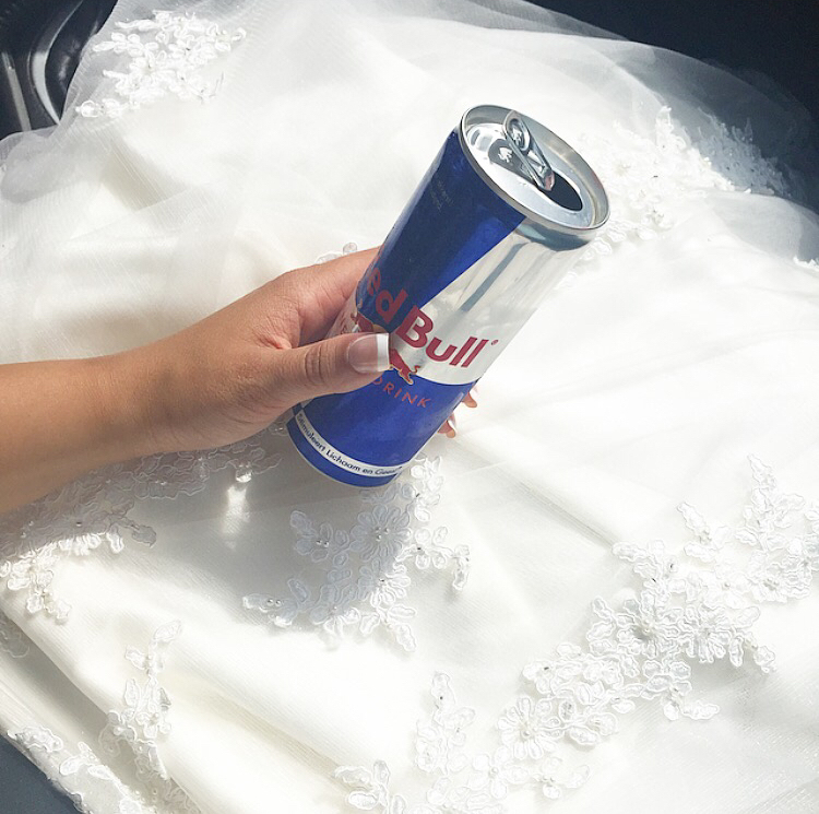 lovers, weddinggown, bride and redbull