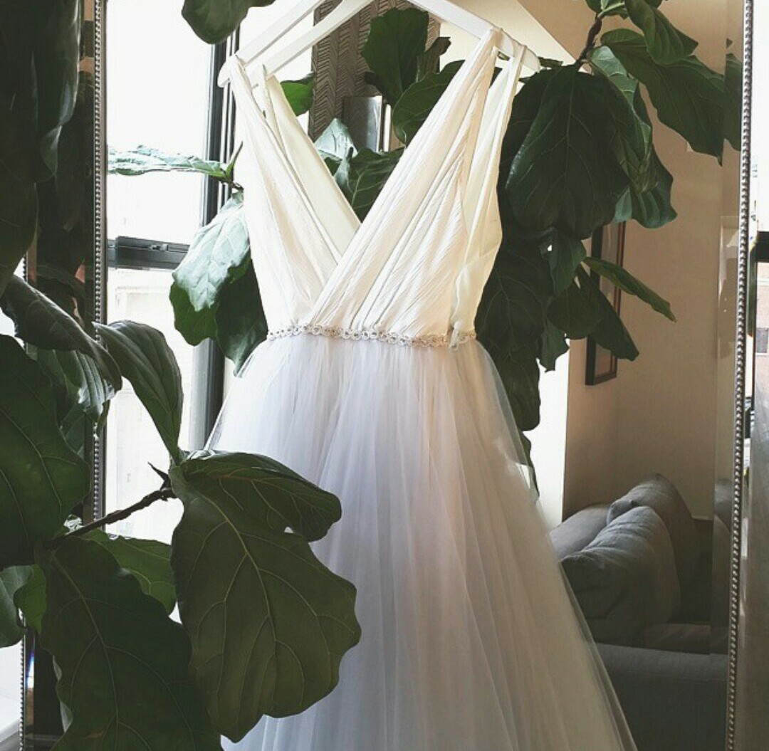 wedding dresses, v neck dress, white wedding dresses and big plates