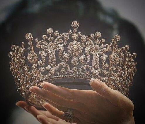 silver, diamonds and crown