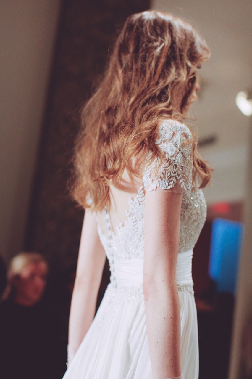 wedding dress, runway show, reem acra and white lace