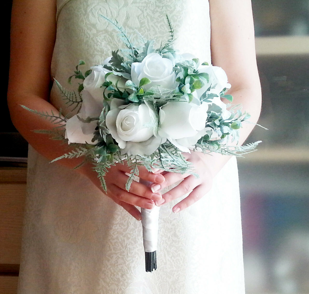 bouquet, whiterose, winterwedding and greenery