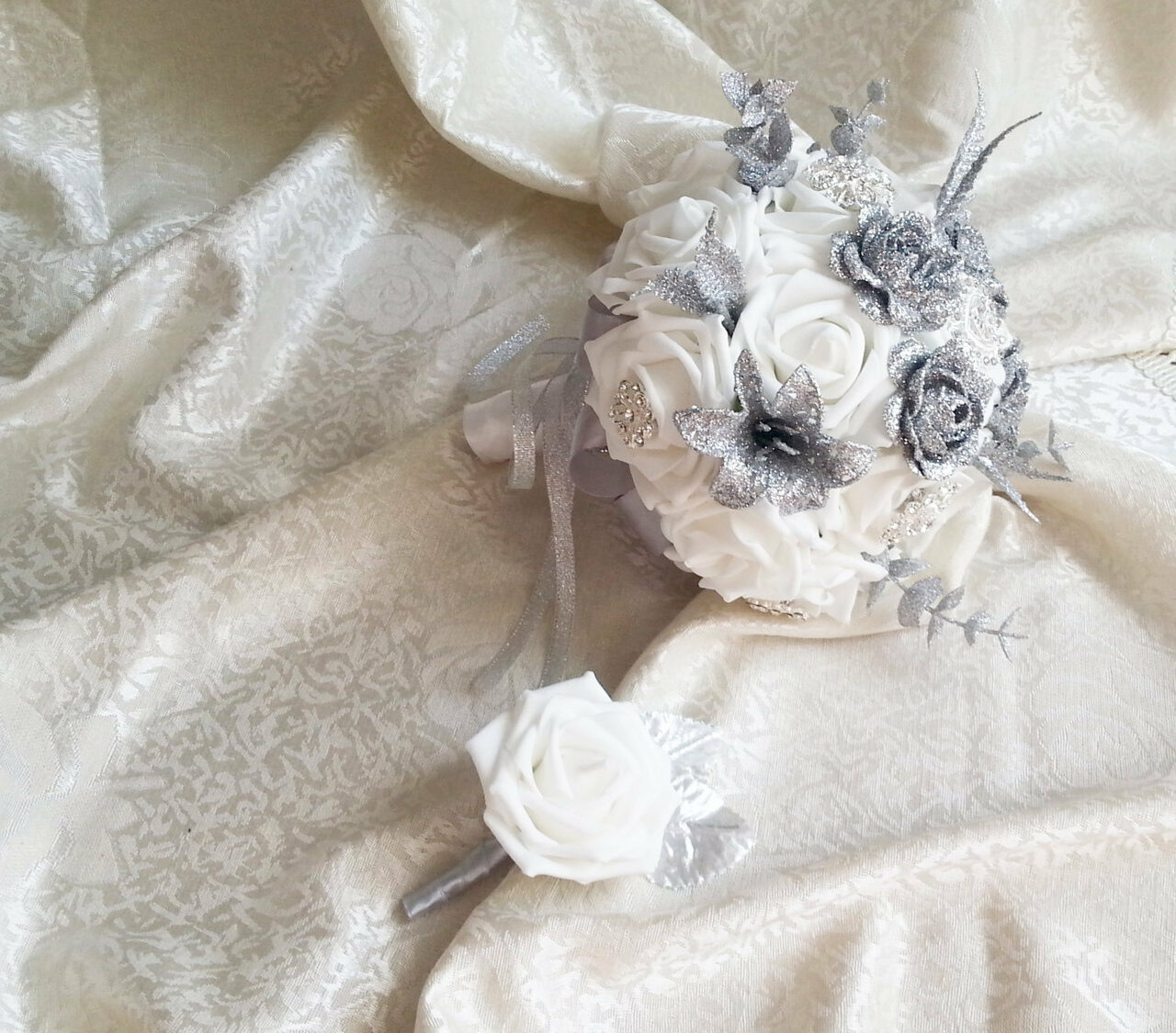 winterwedding, broochbouquet, bouquet and frozenwedding