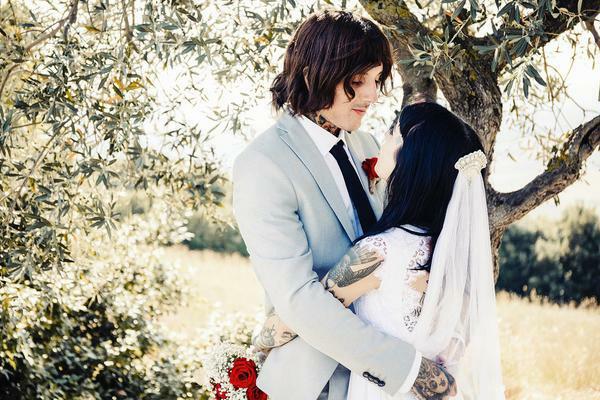 hannah sykes, hannah snowdon and couple