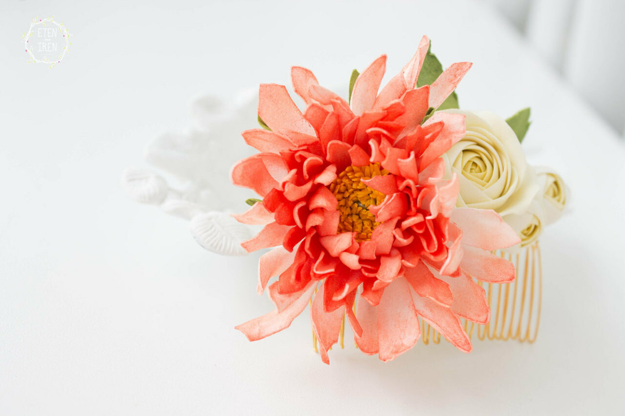 bridal look, bridal flowers, hair accessories and bridal hair