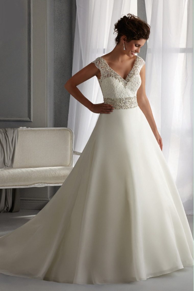fashion dress, sleeveless dress, beading dress and wedding dress