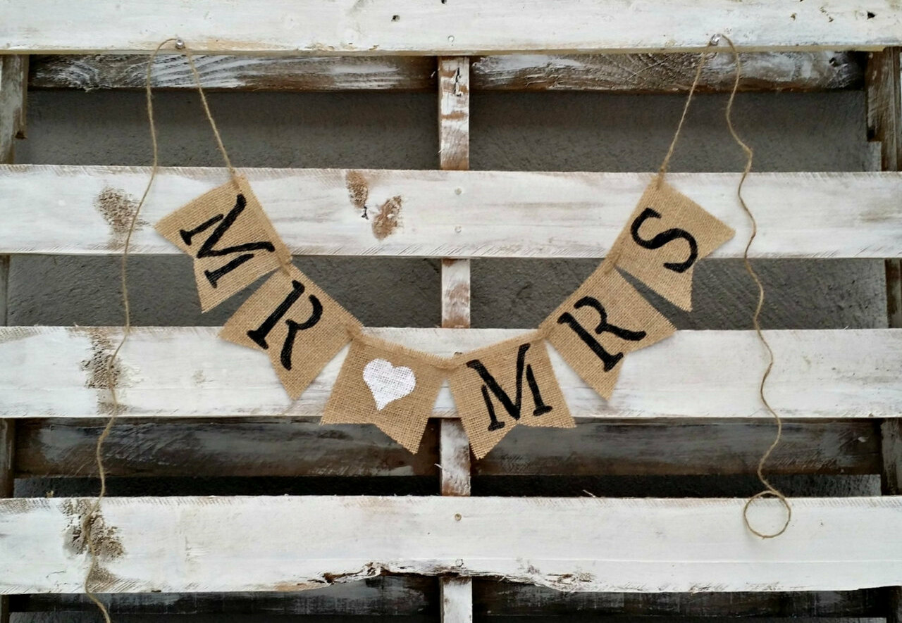 rustic, garland, mr and mrs and banner