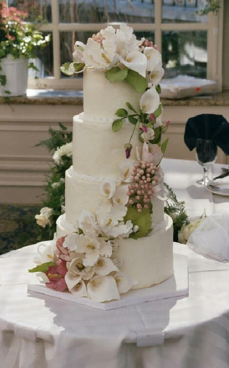 wedding cake, bride and pink flowers