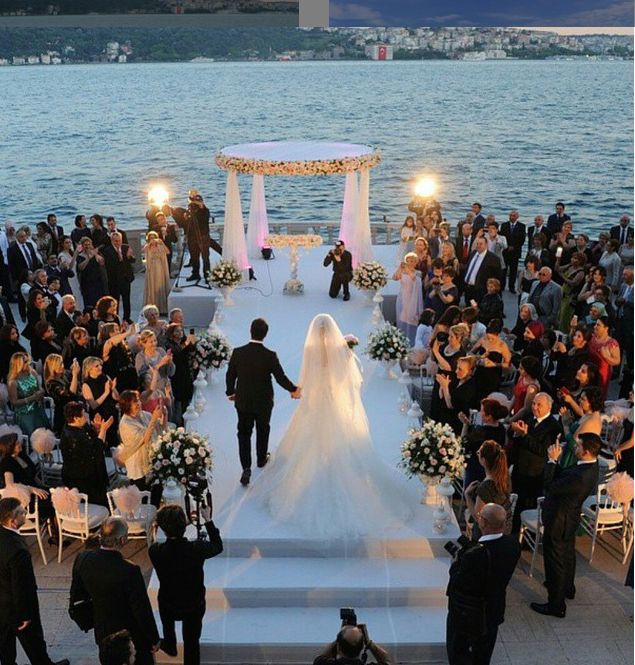 style, flowers, miss and wedding dress