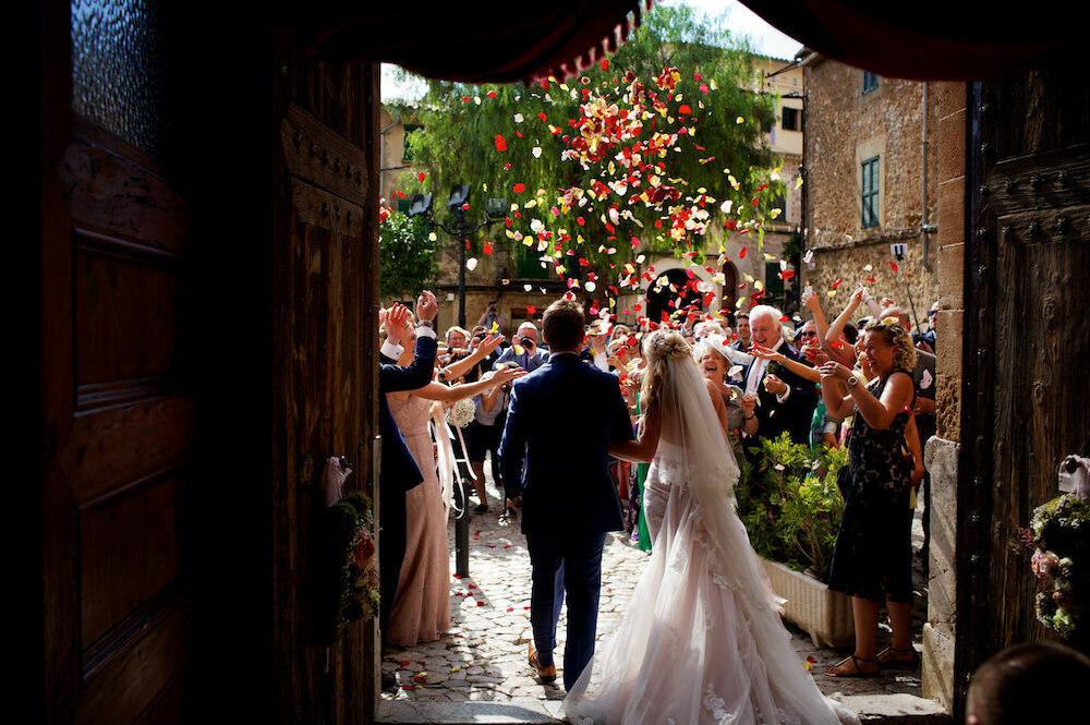 love, hand in hand, dress and couple