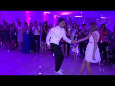 blake shelton, wife and dancing