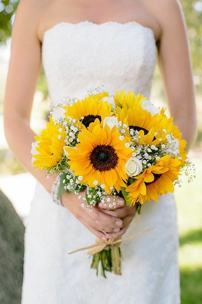 sunflowers, sunflower bouquets and southern wedding