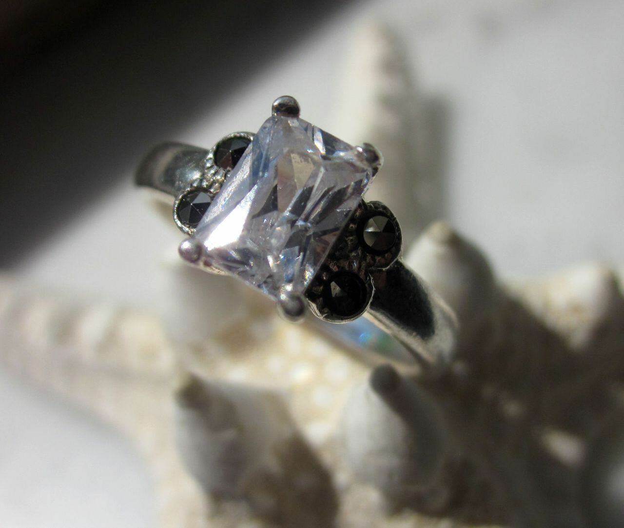 engagment rings, solitaire rings, topaz rings and april birthstone