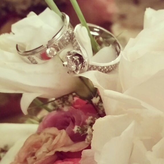 diamondrings, goldrings, flovers and weddingrings