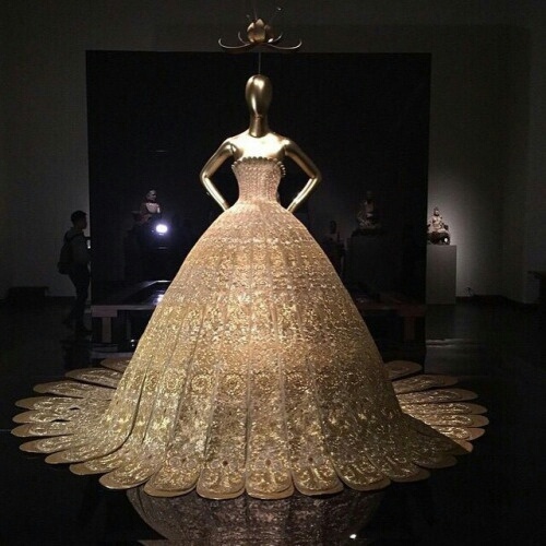 dress, fashion show, shinning and gold glitter dress