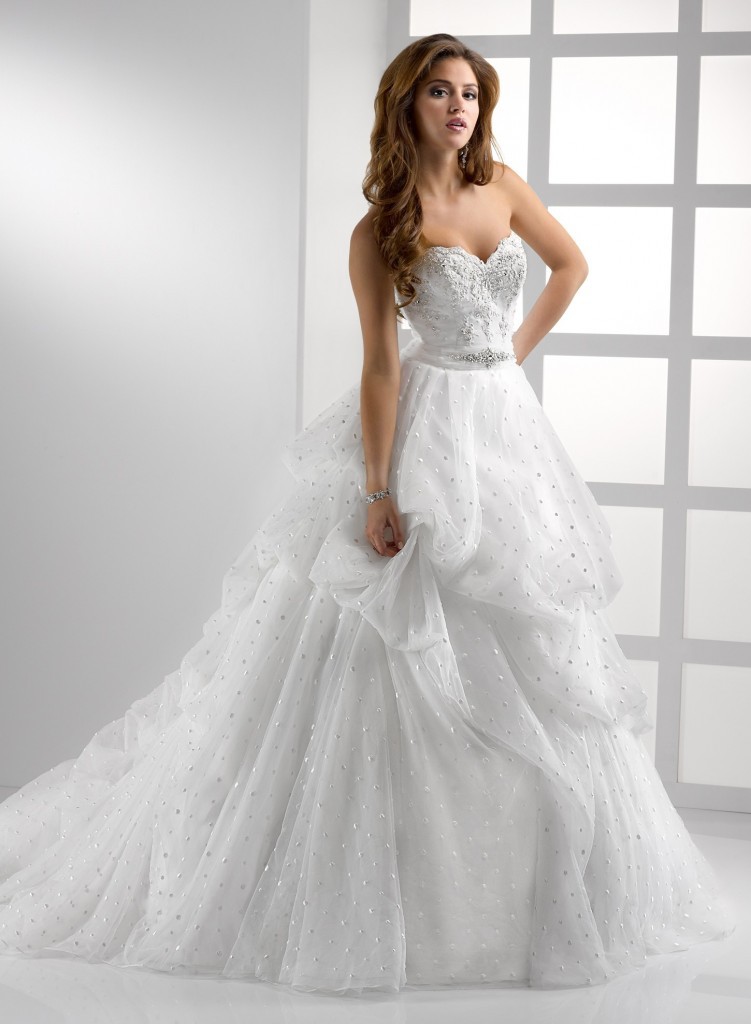 wedding dress, neckline, sweetheart and ball gown