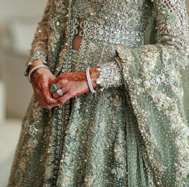 henna, jewellery, elan and lehenga