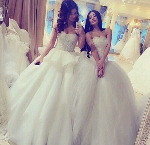 wedding dress, frienship goals, bestfriends and dress