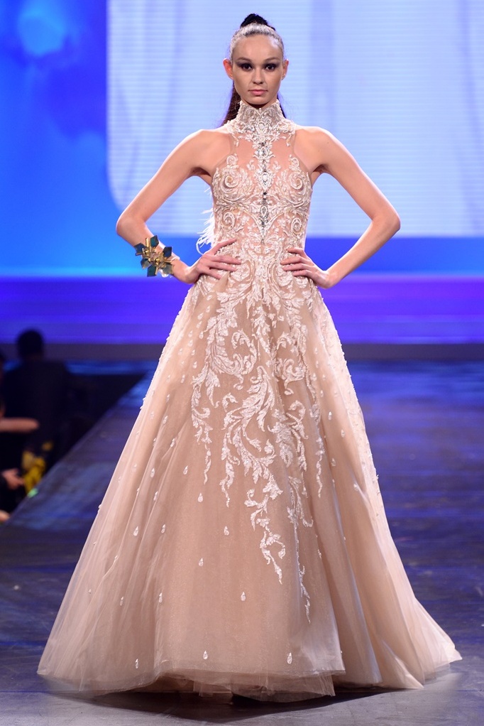 michael cinco, gowns, runway and Couture