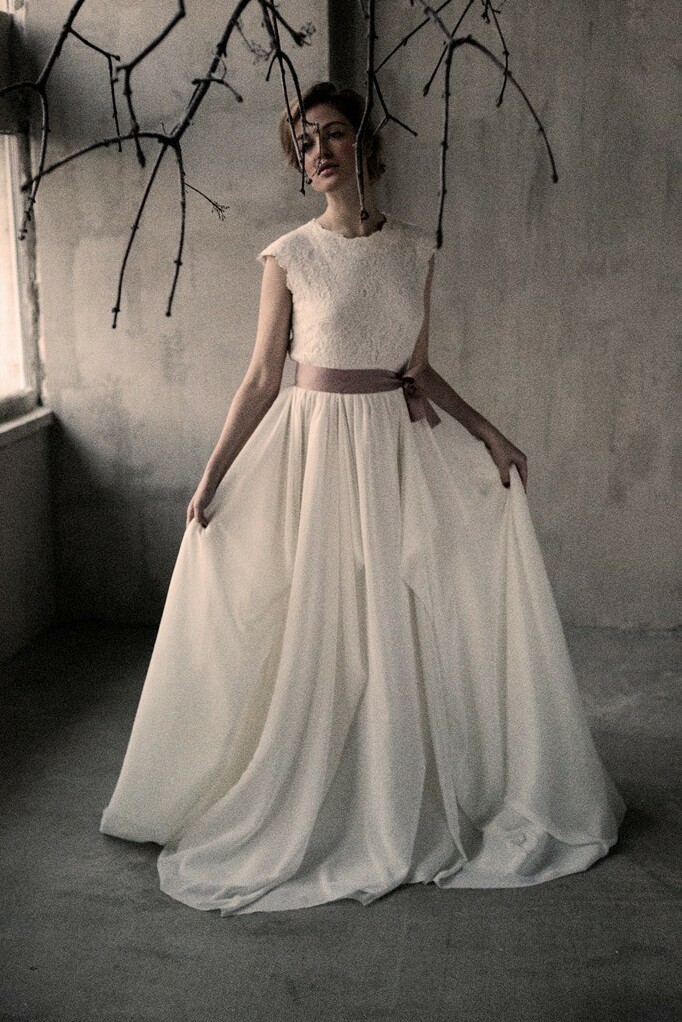 long wedding dress, white wedding dress, wedding inspiration and wedding dresses