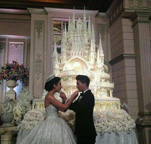 castel cake, cake, wedding dress and cake art