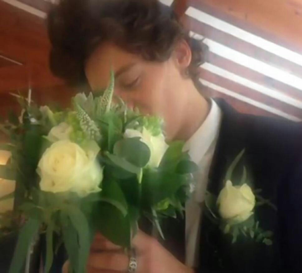 flowers, one direction, love and Hot