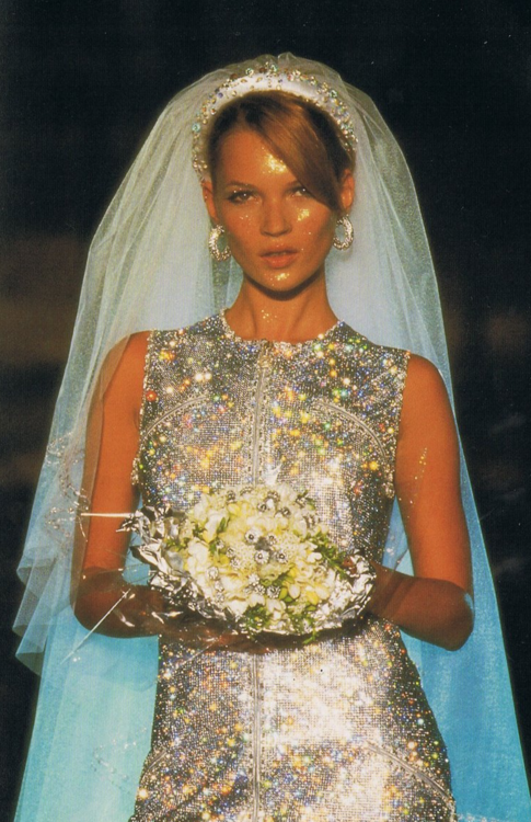 fashion, kate moss, flower and crown