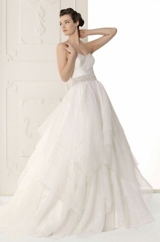 wedding dress in color, discount and beach