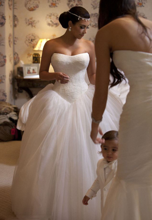fashion, kim kardashian, amazing cute and white dress