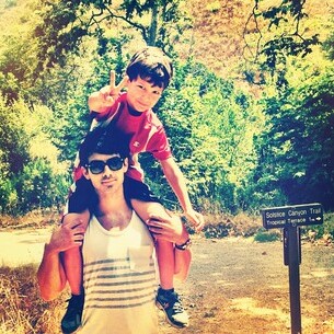 hair, joe jonas abd his cousin and girl