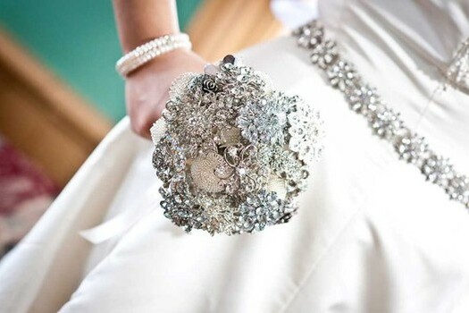 wedding brooch bouquet