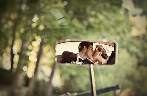 mirror, car and kiss