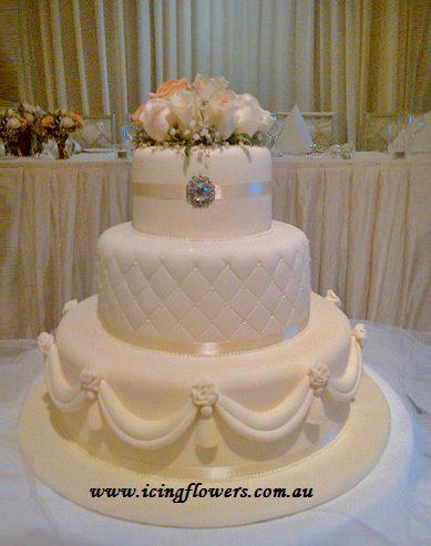 ivory wedding cake
