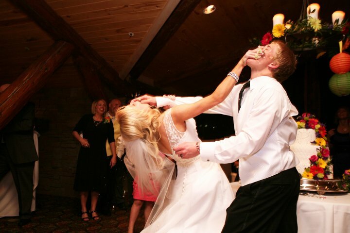fun weddings, wedding cake, bride and groom and funny