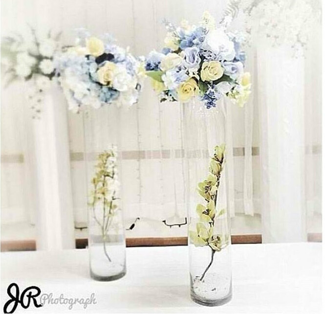 blue, centerpieces, vase and white