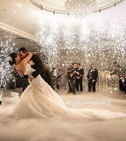 Dream, party and feel the love