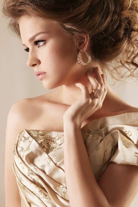 wedding inspiration, feminine, gold and glamorous
