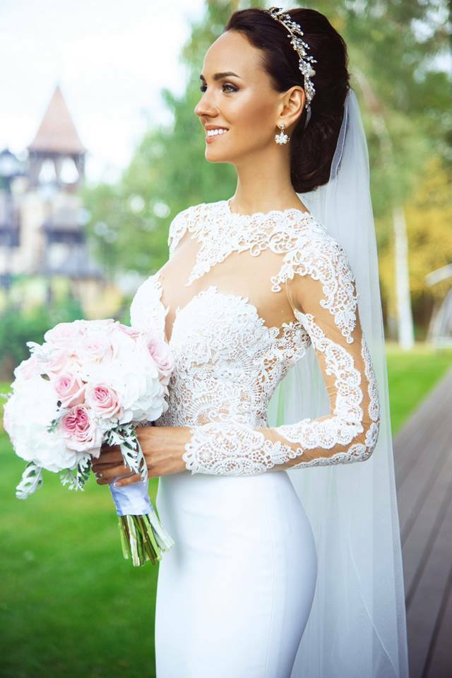 amazing wedding dress, lace wedding dress, princess and berta bride