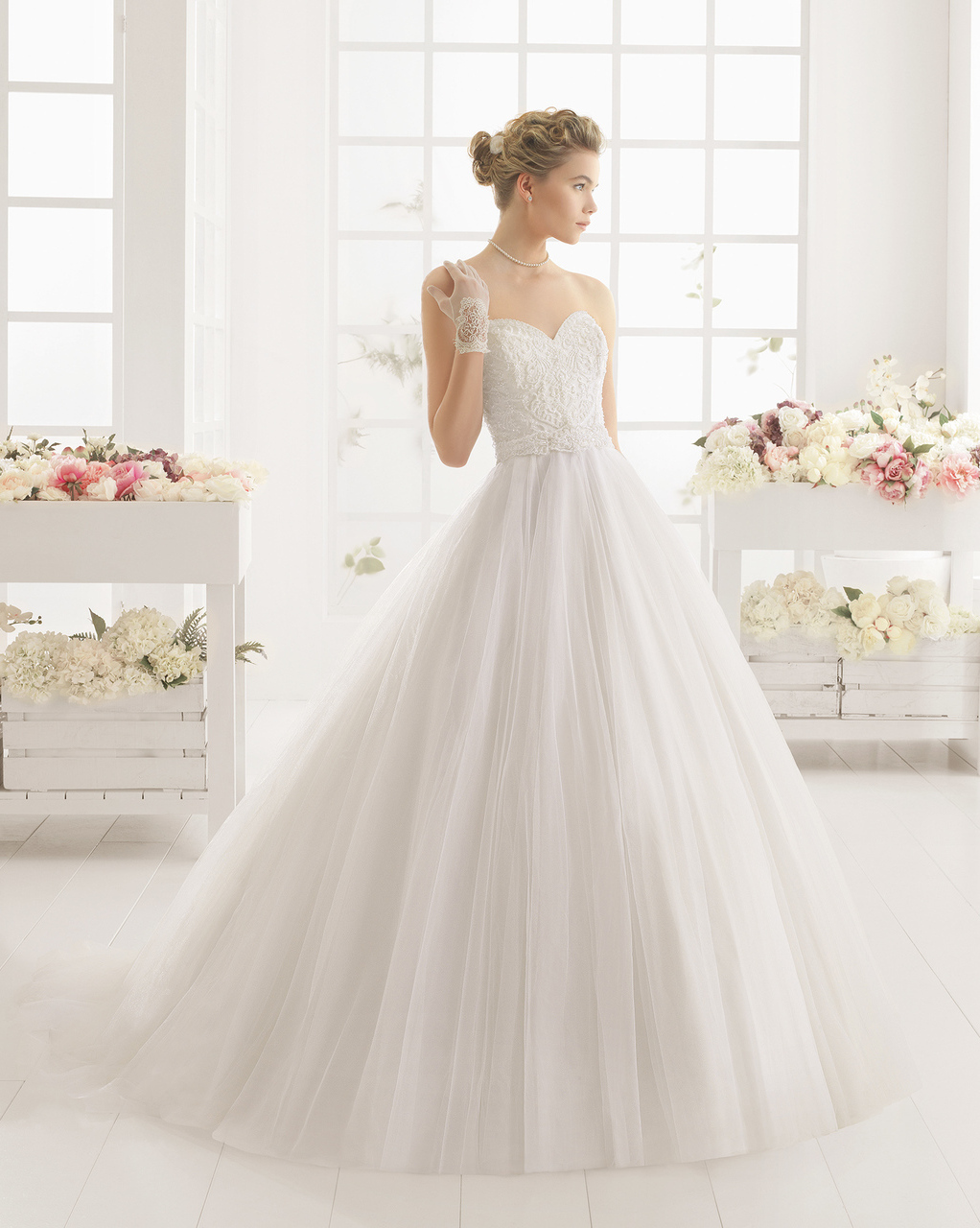 wedding dress and aire barcelona