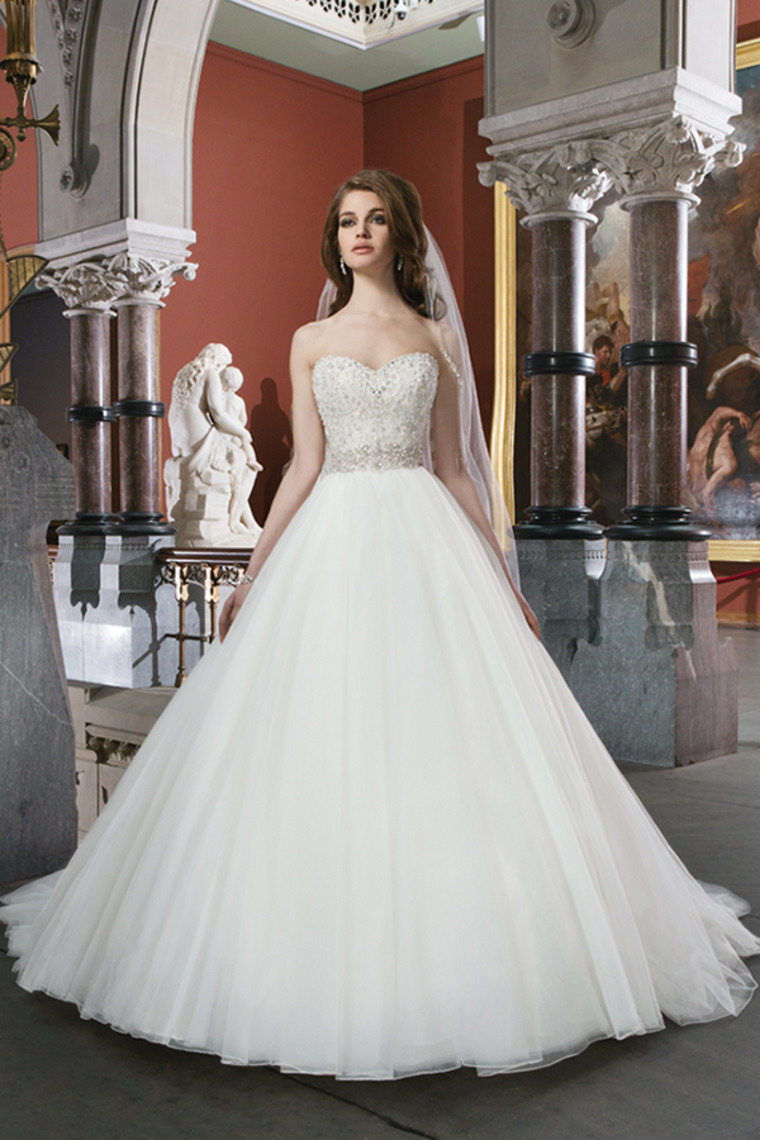 sleeveless dress, wedding dress, beading dress and fashion dress